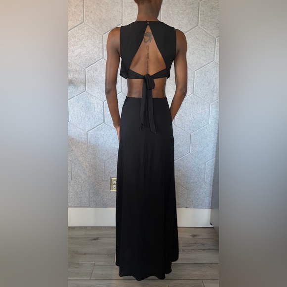 BCBG MAXAZRIA BLACK Sleeveless, open back GOWN. Size 2. UNWORN but tags not on. - Picture 4 of 5